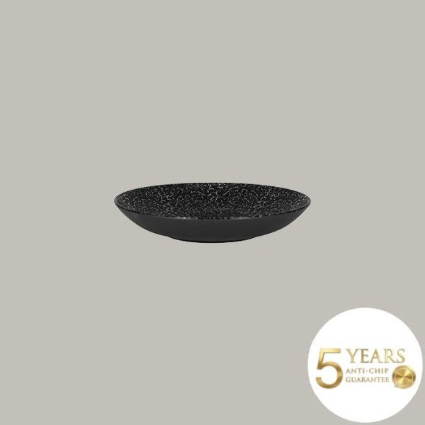 Teller coup tief aus Porzellan in leuchtendem Rot und Schwarz, 12-teiliges Set von RAK Porcelain